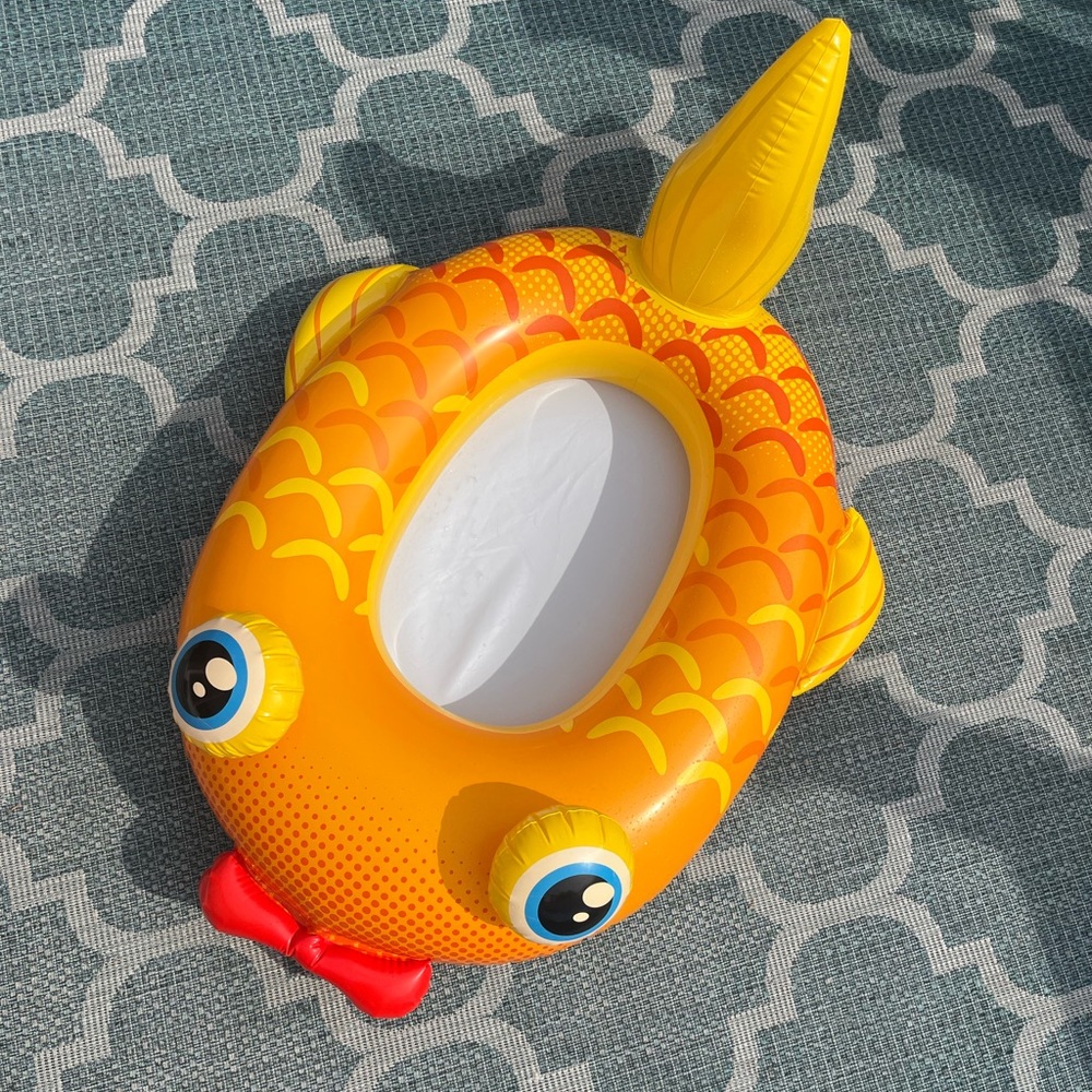 INFLATABLE fish float 🧡 - Picture 2 of 3